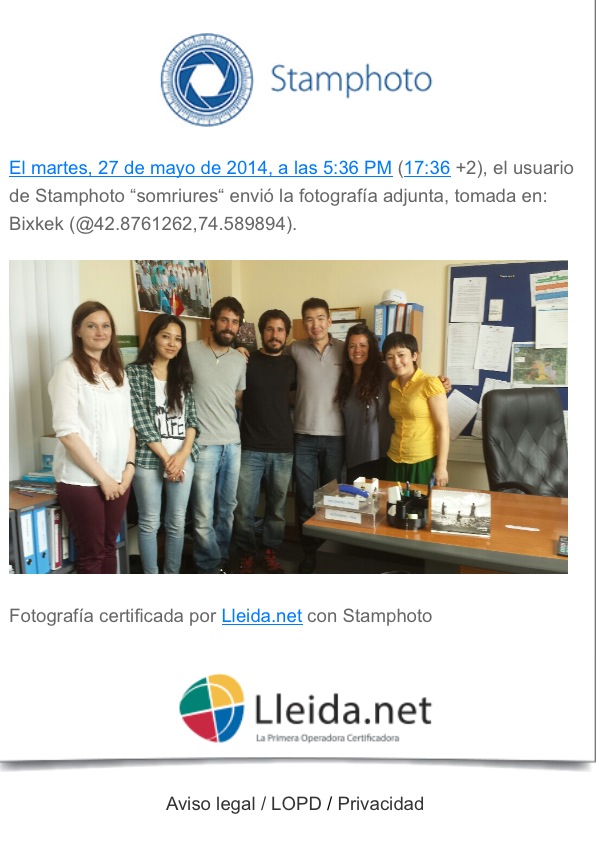 Somriures del Kirguizistan con el equipo local de Unicef en el país asiático.