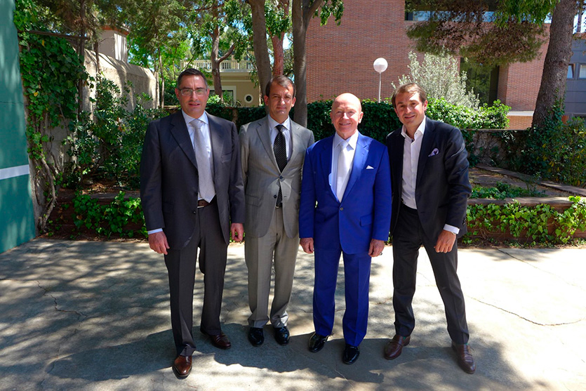 Guillermo Martínez and Mark Mobius