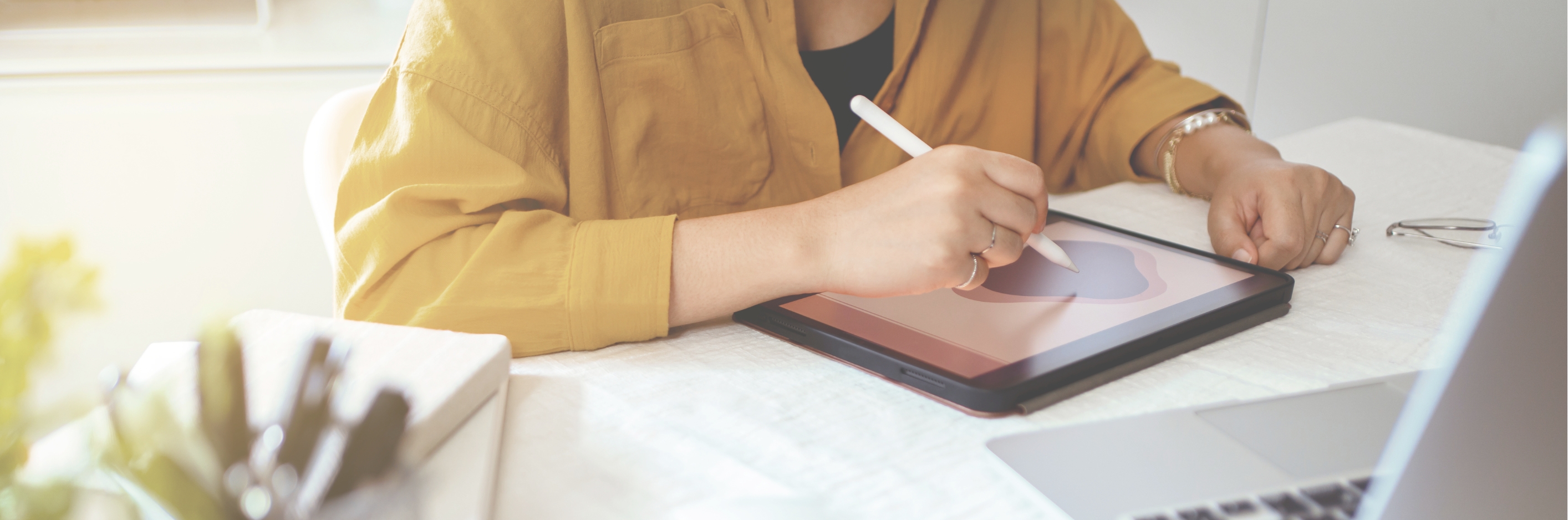 Firma electrónica en contratos laborales | Guía legal 2025